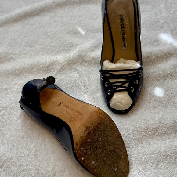 Manolo Blahnik Navy Patent Leather Lace-Up Peep Toe Heels 35.5 - Picture 2 of 2